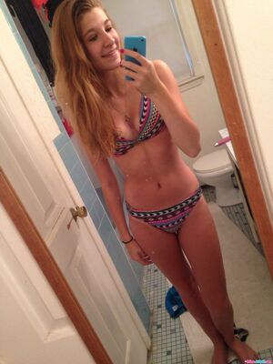 nude teen girl selfie